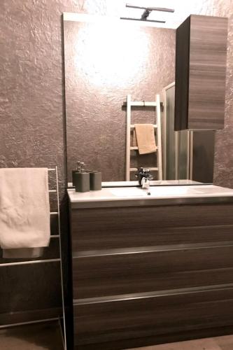 a bathroom with a sink and a mirror at casa TRE19 in Mantova