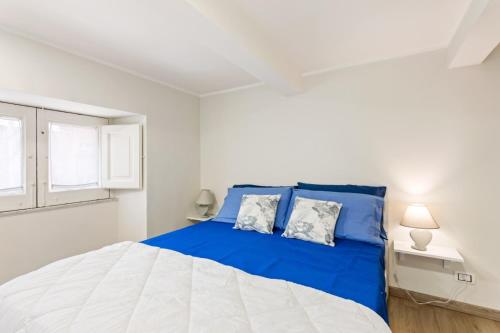 A bed or beds in a room at Villa Bellini Cosy Flat