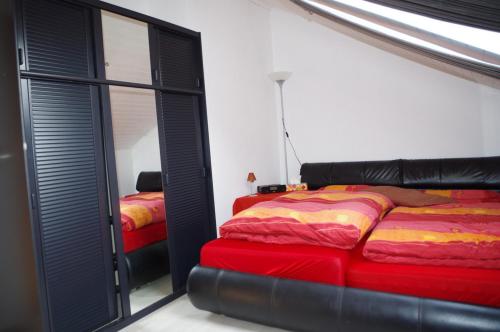 A bed or beds in a room at Ferienwohnung Taunus im Grünen Obergeschoss