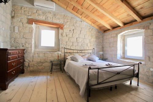 Posteľ alebo postele v izbe v ubytovaní Town House in the centre of historic Trogir