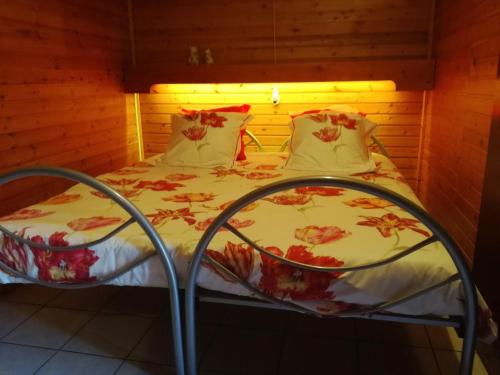 a bedroom with a bed in a room at De Zon B&B in Heist-op-den-Berg