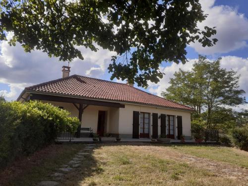Το κτήριο όπου στεγάζεται  η παραθεριστική κατοικία