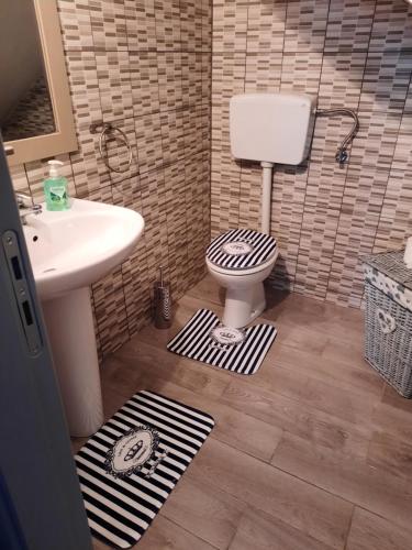 A bathroom at Villa Angel