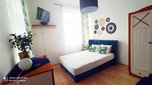 Кровать или кровати в номере Wieliczka City Apartments