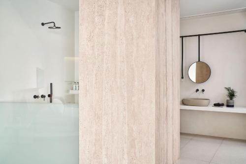 A bathroom at Alti Santorini Suites