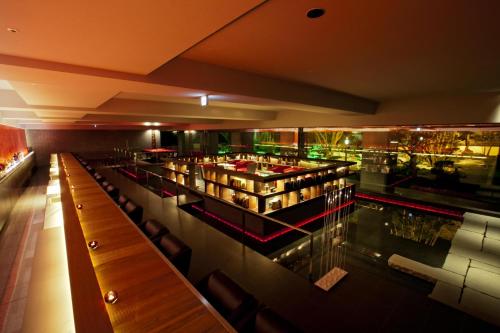 a restaurant with a long bar and a pool at Bourou Noguchi Hakodate in Hakodate