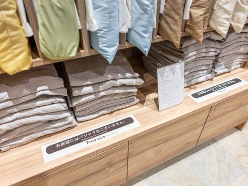 a display case in a store filled with clothes at Super Hotel Sendai Airport Inter in Natori