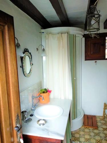a bathroom with a sink and a mirror at Casa Rural Casa & Monte in Casas del Monte