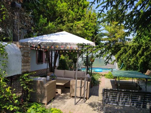 Taman di luar Mendei Vendégház Loft Apartman