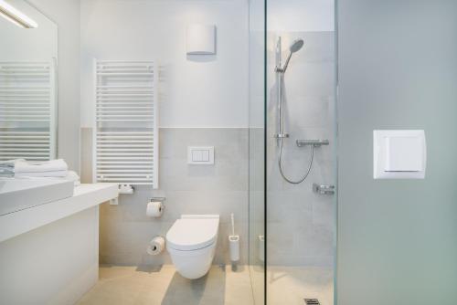 Un baño de Hotel Lün