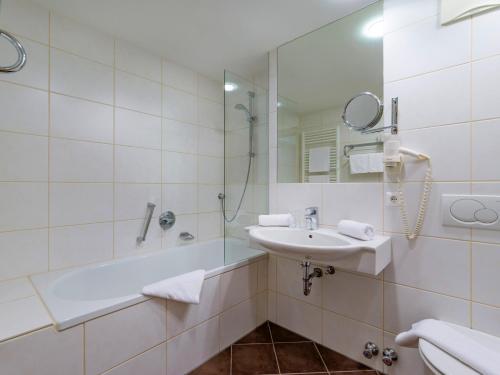 Hotel Harfenwirtにあるバスルーム