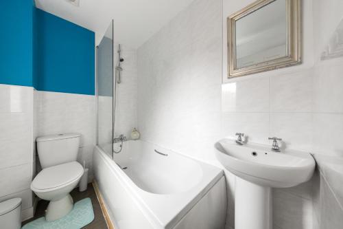 Ένα μπάνιο στο Royal House Wolverhampton - Perfect for Contractors & Large Groups