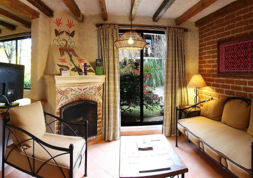 a living room with a couch and a fireplace at Hotel Villas Casa Morada in San Cristóbal de Las Casas