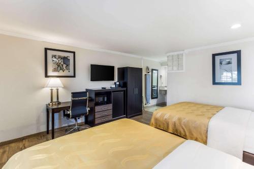 Ένα ή περισσότερα κρεβάτια σε δωμάτιο στο Quality Inn Escondido Downtown