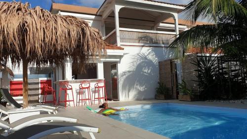 Bazén v ubytování Canne à sucre Martinique nebo v jeho okolí