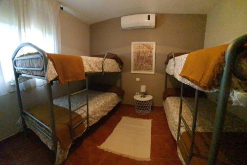 a room with two bunk beds and a couch at CASA RURAL LAS TRAVIESAS 2 in Candeleda