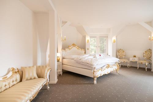 Postel nebo postele na pokoji v ubytování Schloss Breitenfeld Hotel & Tagung