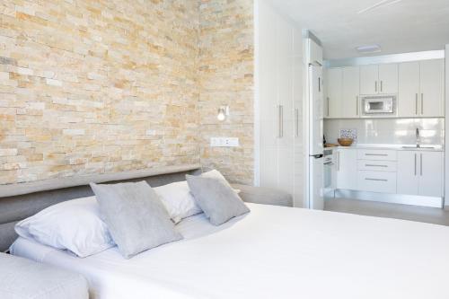 A bed or beds in a room at PEACEFUL PREMIUM Studio