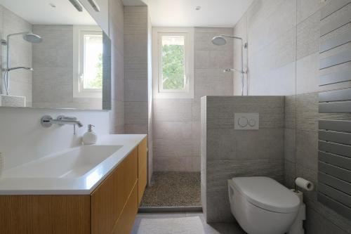 Bilik mandi di Villa Barbizon