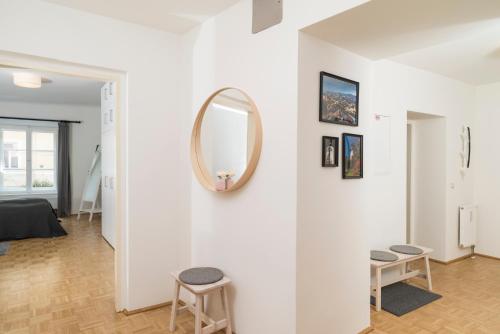 Televízia a/alebo spoločenská miestnosť v ubytovaní Cozy Kunsthaus GRAZ