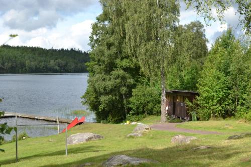 a cabin on the shore of a lake at Lust Huset in Ambjörnarp