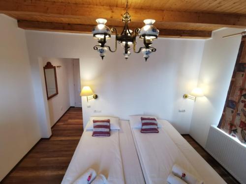 Łóżko lub łóżka w pokoju w obiekcie Vila Eivissa