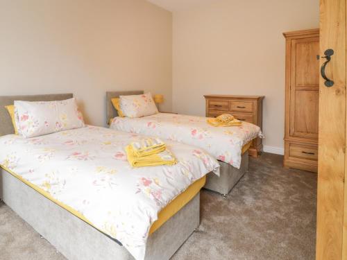 Una cama o camas en una habitación de Y Stabl