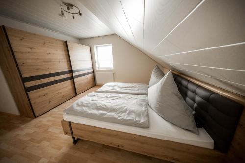 Postel nebo postele na pokoji v ubytování Ferienwohnung Nallenblick