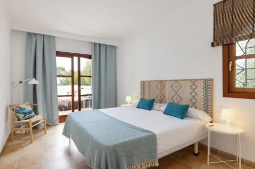 Postel nebo postele na pokoji v ubytování Villa Cala dor