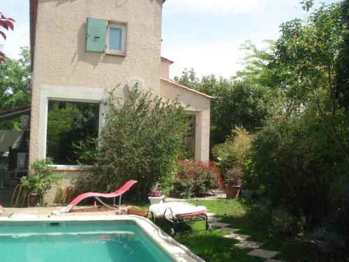 Piscina en o cerca de APPARTEMENT EN SOUS SOL DE VILLA avec accès jardin et piscine