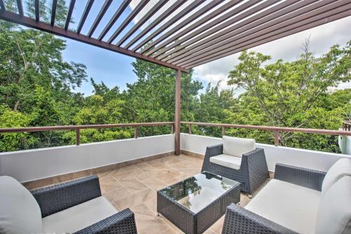 Gambar di galeri bagi Penthouse with Infinity Pool and Golf Course in Akumal di Akumal