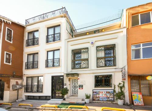 Το κτήριο όπου στεγάζεται  το διαμέρισμα