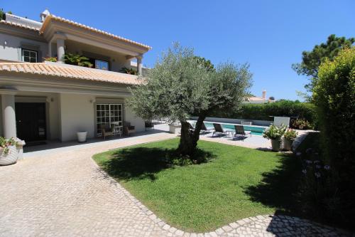 Κήπος έξω από το Charming Exceptional Golf Villa in Algarve