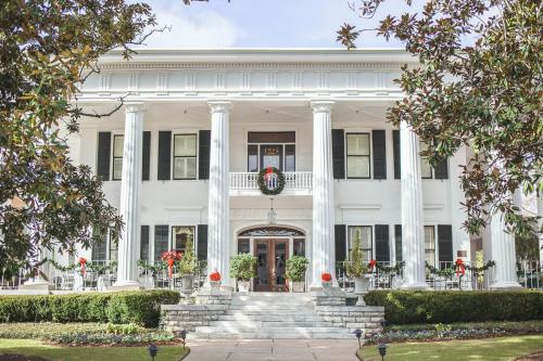 a white house with areath on the front door at 1842 Inn in Macon