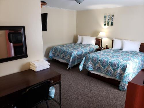 En eller flere senge i et værelse på Blue Ridge Motel