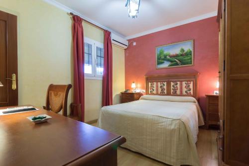 Un pat sau paturi într-o cameră la Hotel Esmeralda