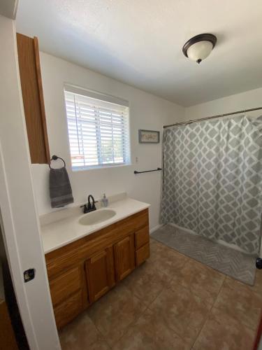 a bathroom with a sink, toilet, and shower at Casa De Frank in Joshua Tree