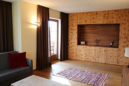 a living room with a couch and a rug at DieAussicht - Refugium am Berg in Hippach