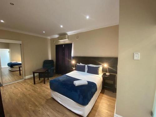 Кровать или кровати в номере Singatha Guesthouse