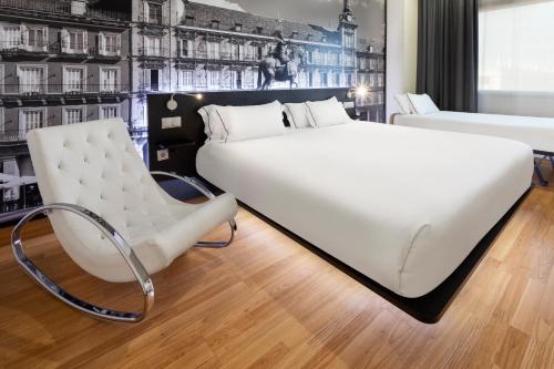 Letto o letti in una camera di B&B HOTEL Madrid Aeropuerto T4