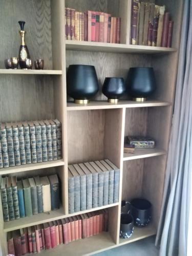 Die Bibliothek in der Pension