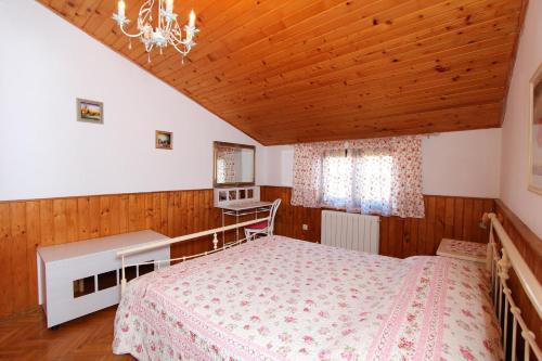 Dviaukštė lova arba lovos apgyvendinimo įstaigoje Guest House Aurora