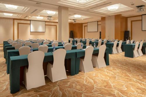 a conference room with a long table and chairs at Holiday Inn Nanchang Riverside by IHG in Nanchang