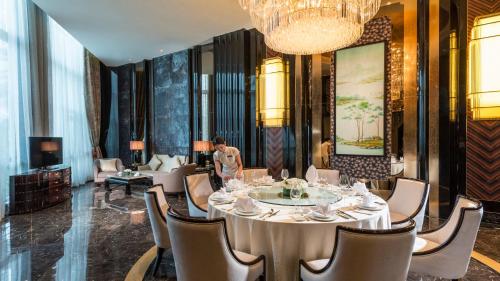 Χώρος καθιστικού στο InterContinental Chengdu Global Center by IHG