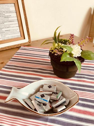a plate with pens on a table next to a plant at U Námořníka-Restaurant a penzion in Hukvaldy