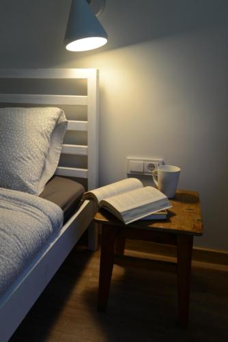 Postel nebo postele na pokoji v ubytování Juodrakantė & Neringa apartment