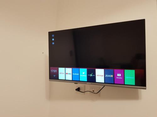 TV a/nebo společenská místnost v ubytování Edomus Roma