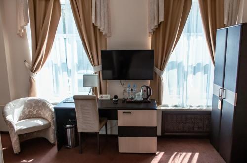 Televízia a/alebo spoločenská miestnosť v ubytovaní Boutique Hotel Modern