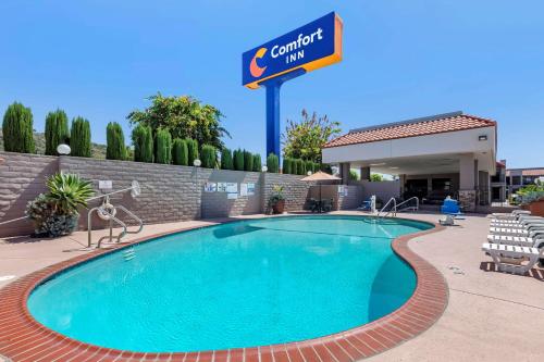 
a swimming pool with a blue and white swimming pool sign at Comfort Inn Near Old Town Pasadena in Eagle Rock CA in Los Angeles
