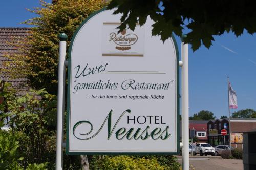 a sign for a hotel room at Hotel Neuses in Cuxhaven